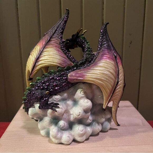 Resin Dragon in a Cloud Desk Clock - Picture 7 of 11